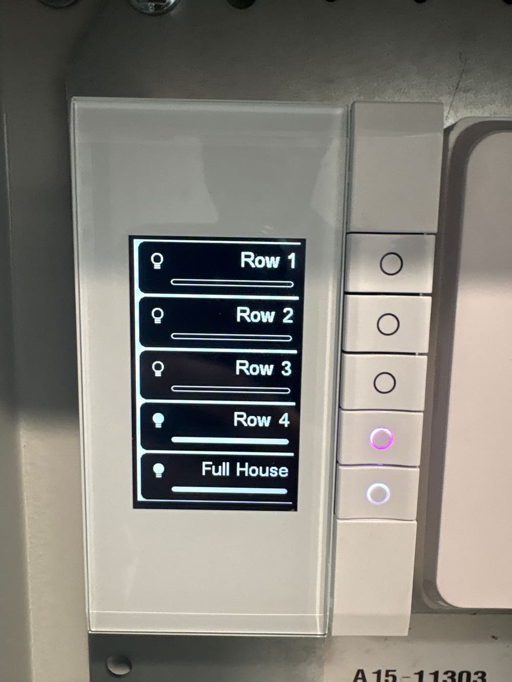 The eDLT wall keypad with keys for Rows 1 to 4 and Full House